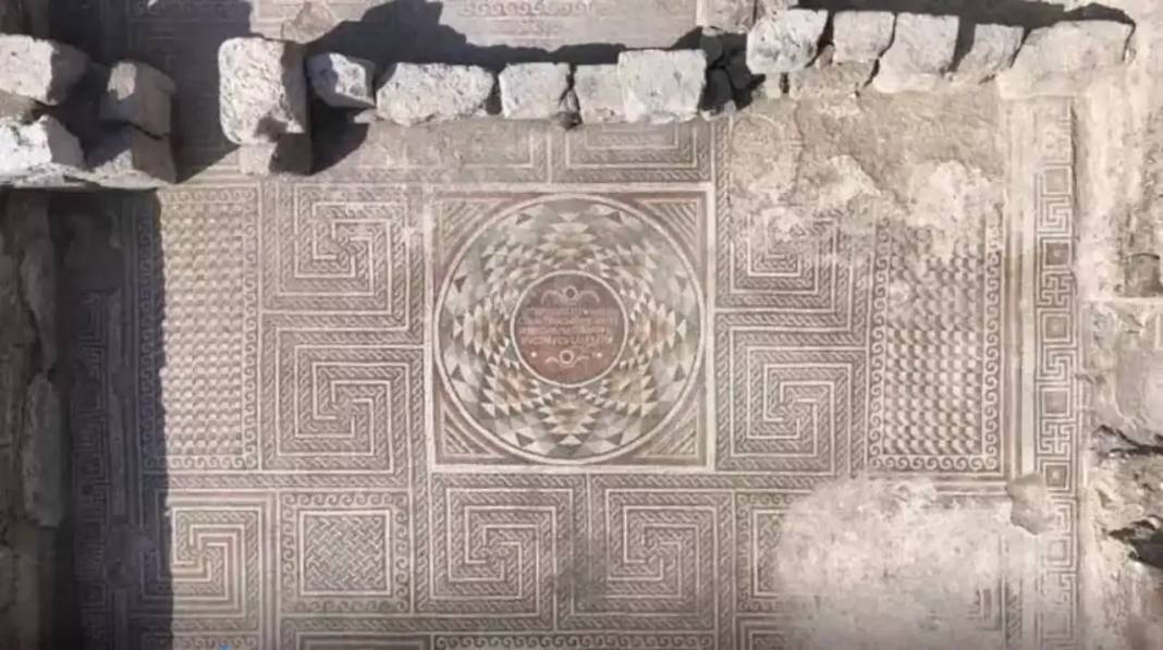 En Büyük Mozaik Kazısında Çocuk ve Yetişkin Mezarları Bulundu 1